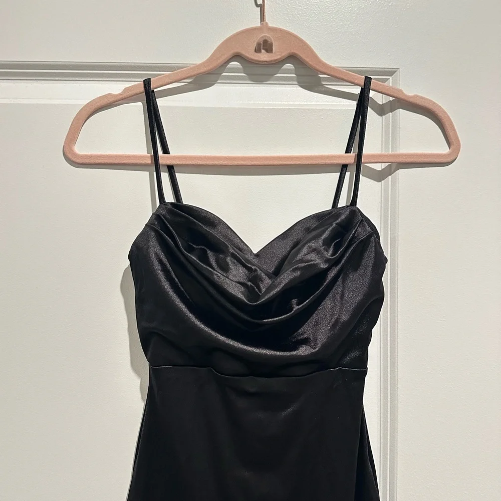 Elegant Windsor Black Satin Strap Dress - Picture 2 of 6